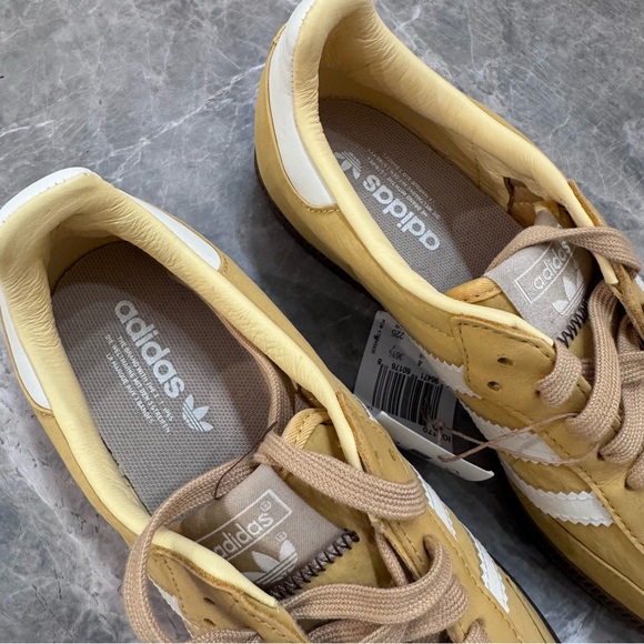 Adidas Samba Yellow Sneakers - Picture 4 of 9
